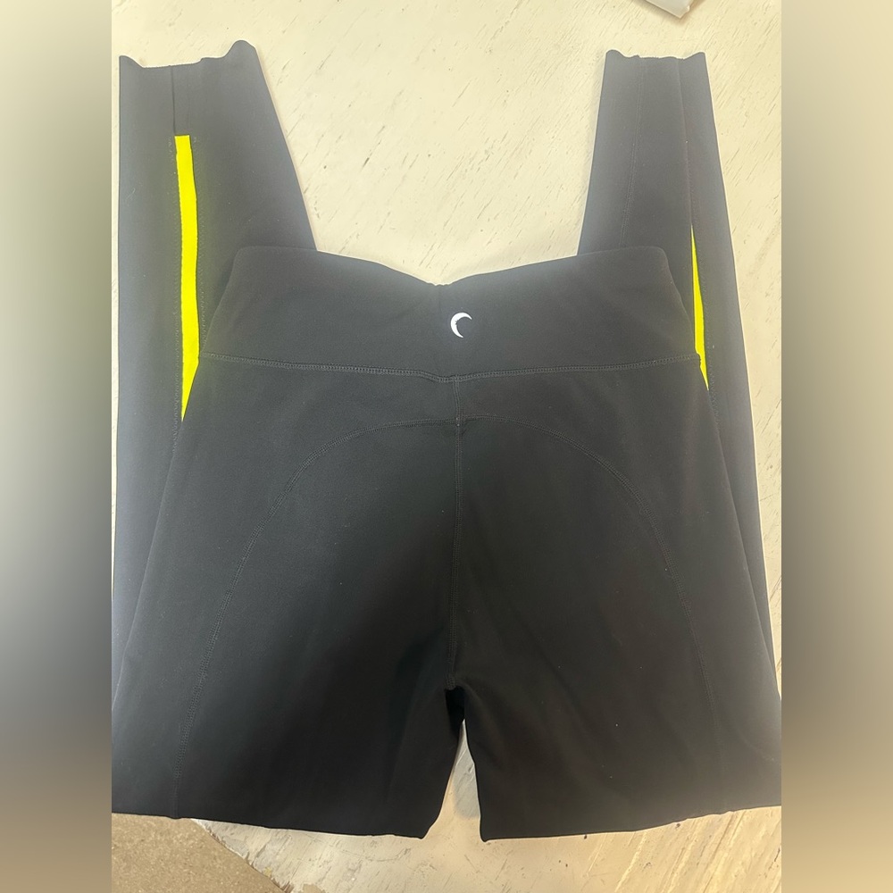 WOMENS LEGGINGS!!!ONLY WORN ONCE.